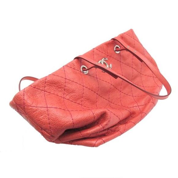 Chanel On The Road Tote Red - Picture 7 of 8